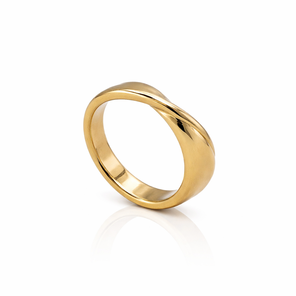 Women’s Ring (Size 8)