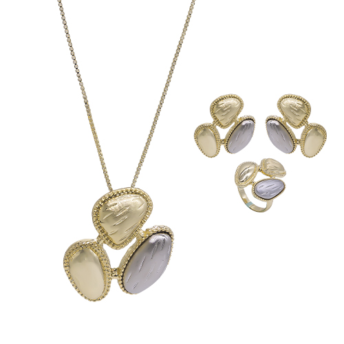 [2025-09-23-276.jpg] Women’s Pendant Set